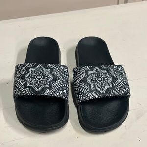 Kith slides